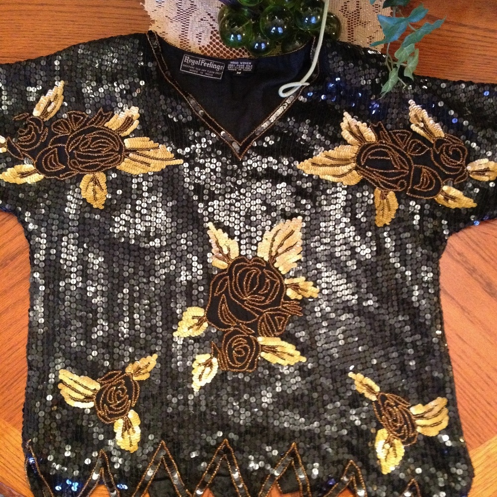 Vintage ROYAL FEELINGS Black &Gold Sequin top - Picture 11 of 13